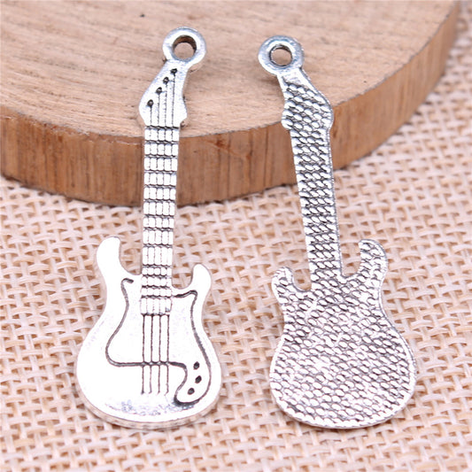 Pendentif argent antique – Élégance fine, format 41x14 mm.